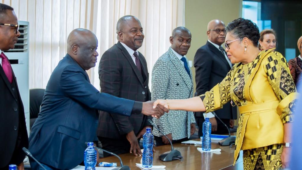 La Première Ministre Judith Suminwa a échangé avec les artistes comédiens dans le cadre des consultations de la société civile 