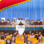 Le président de la RDC Félix Tshisekedi, devant les deux chambres du parlement à Kinshasa lundi 8 décembre 2025
