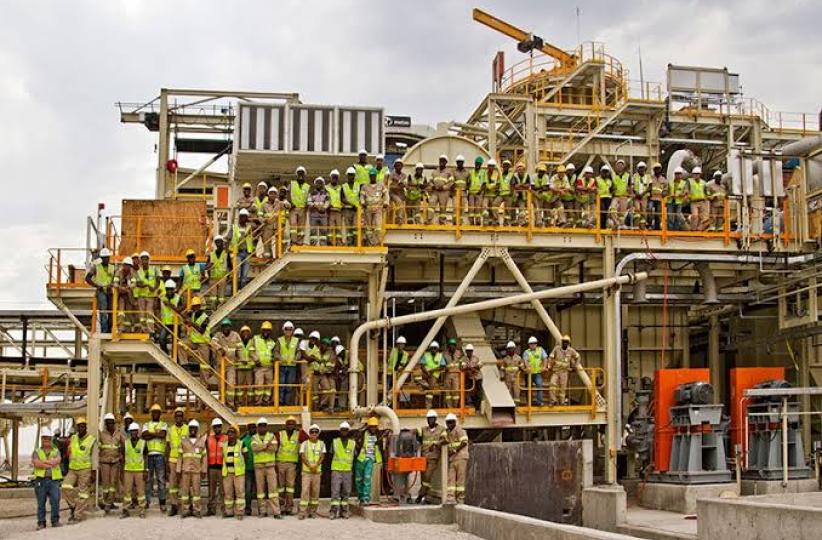 Les travailleurs dans les mines industrielles. Ph. Droits tiers