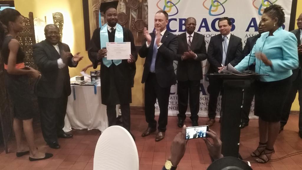 Rdc L Acb Organise Une Ceremonie En L Honneur De 17 Diplomes Et 6 Brevetes De L Institut Technique De Banque Des Promotions 18 Et 19 Deskeco