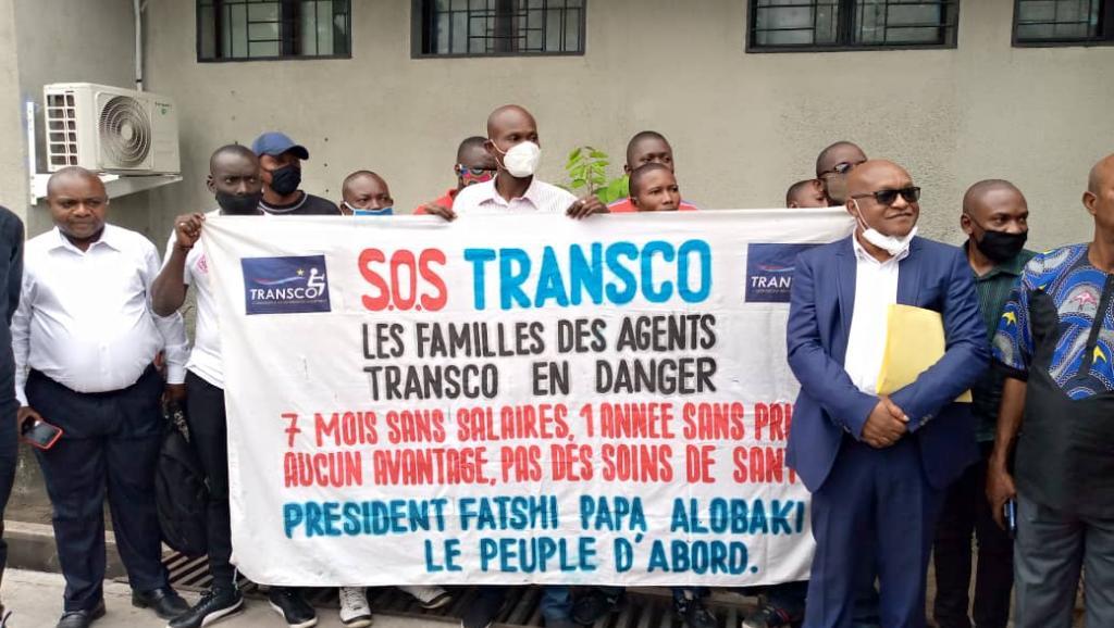 Les agents de Transco accompagnés des animateurs de l'ODEP au parquet de Kinshasa/MATETE. ph. DESKECO.com