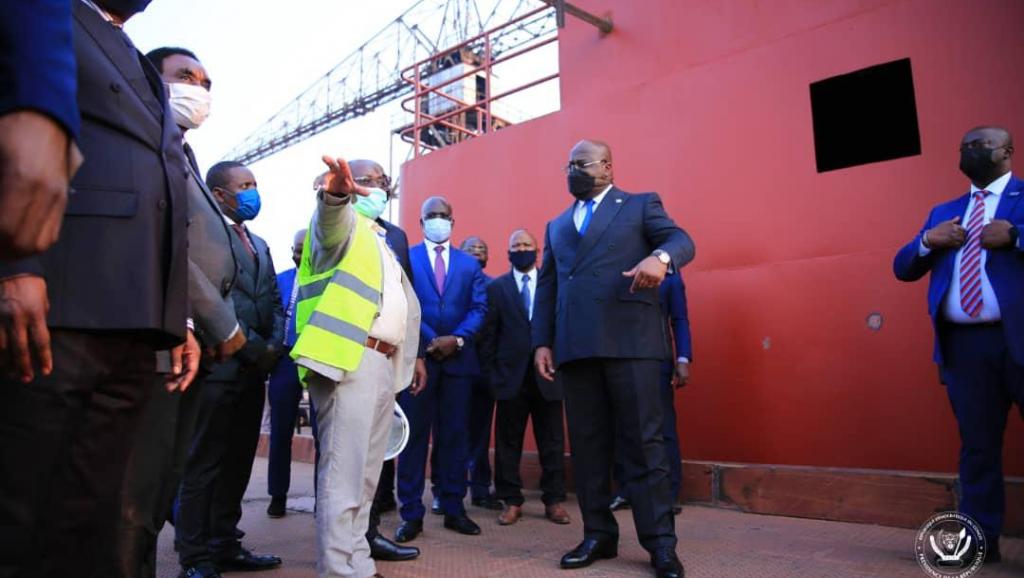 Félix Tshisekedi visite les travaux de construction du bac