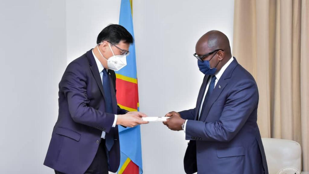 Le Premier Ministre et l'ambassadeur de Chine en RDC
