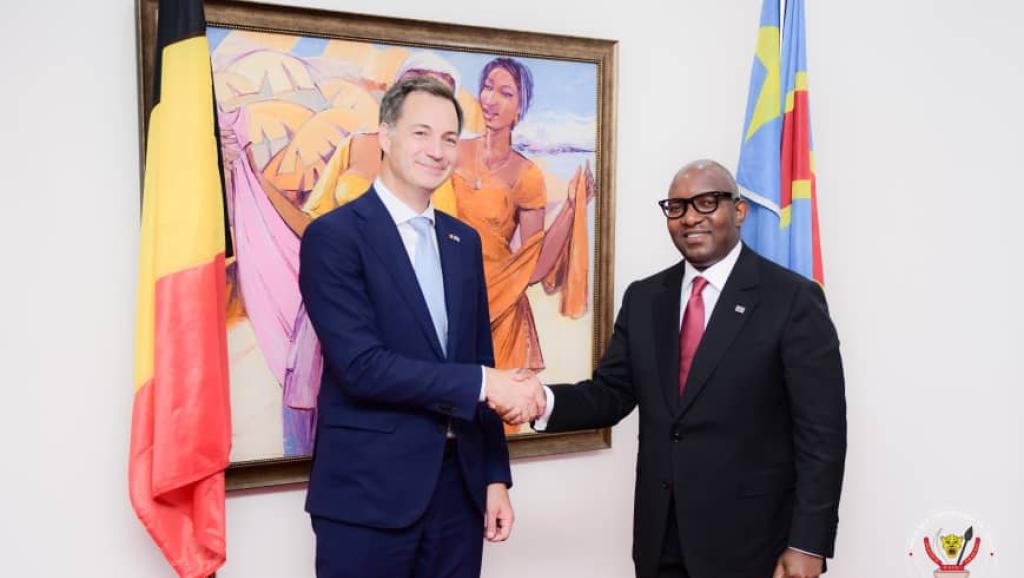 Poignée de main entre les Premiers ministres de la RDC et de Belgique 