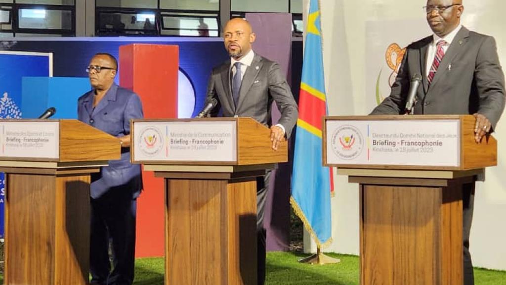 Le porte-parole du Gouvernement,  le ministre des Sports et le Directeur des jeux ont tenu une conférence de presse au stade des martyrs 