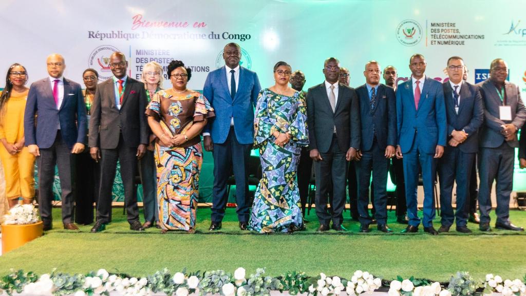 la Première Ministre Judith Suminwa et les participants à la 25e session ordinaire de l'UAT