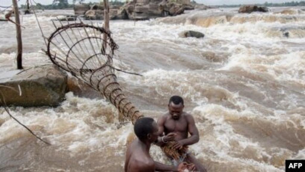 Un pêcheur sur le fleuve Congo à Kisangani. Photo d'illustration