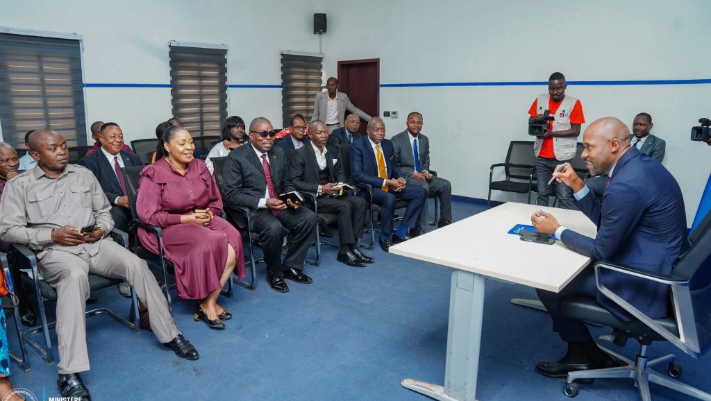 Le ministre Patrick Muyaya a tenu une réunion avec les membres de l'UNPC et des organisations de la presse