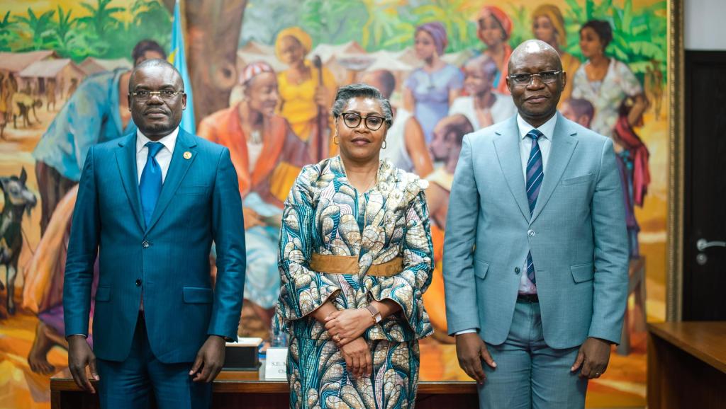 La PM Judith Suminwa a eu des échanges avec le ministre de la Santé et le DG de Africa CDC