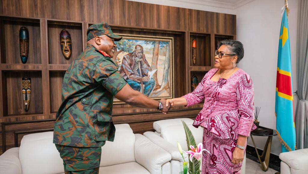 La Première ministre Judith Suminwa recevant le général Kabwik du S.Nt