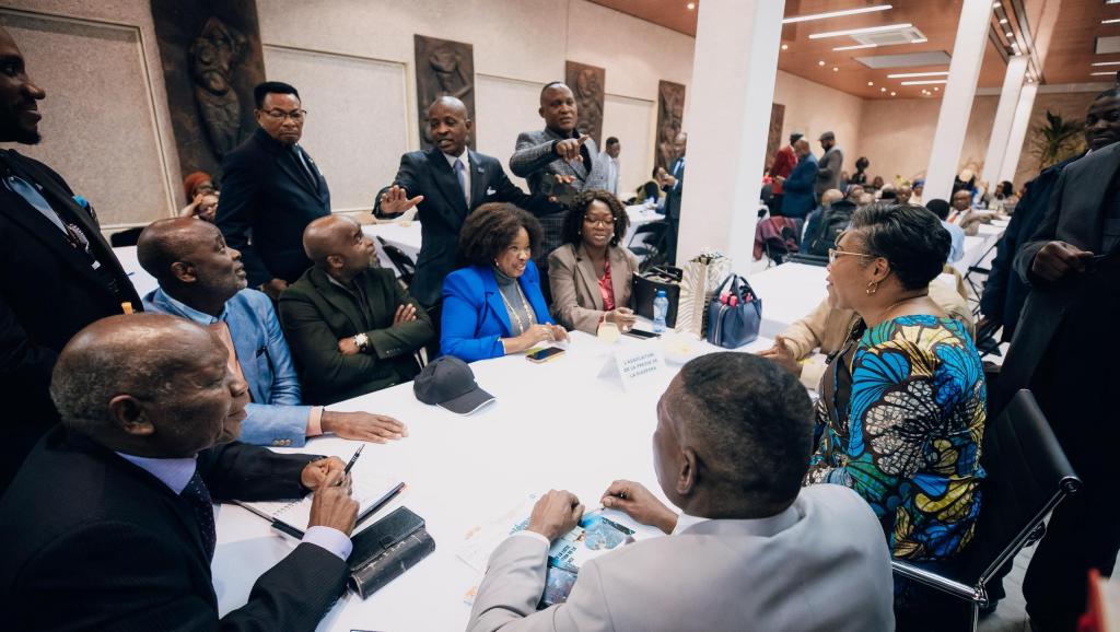 La Première ministre Judith Suminwa échangeant avec la diaspora congolaise à Bruxelles 