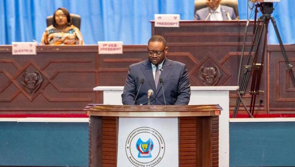 Doudou Fwamba devant l'Assemblée nationale