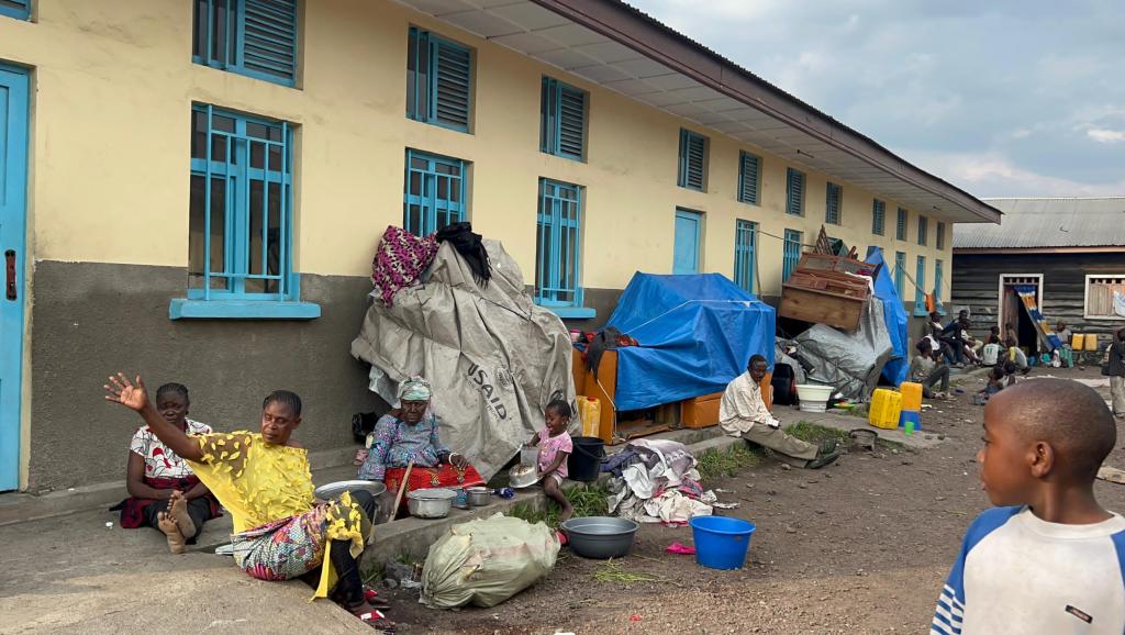 Les réfugiés, dont les enfants dans une école à Goma