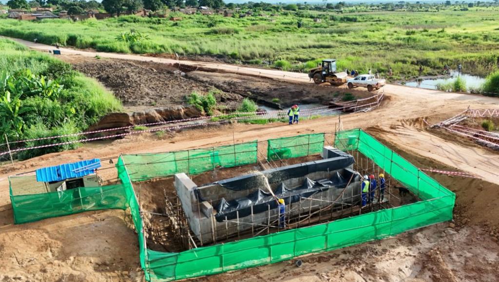 Travaux de construction de la route dans le cadre du contrat sino-congolais. Photo d'illustration 