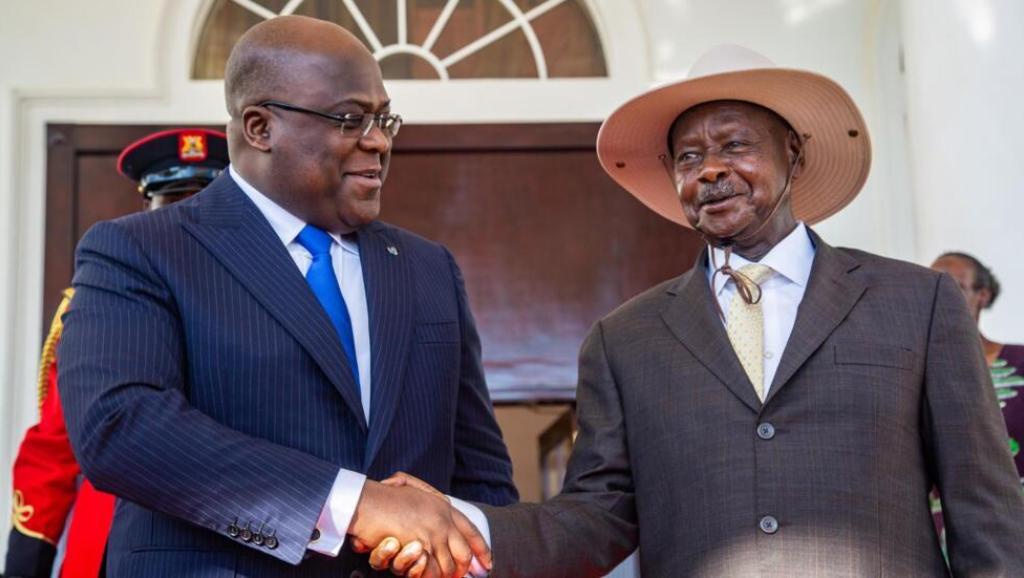 Félix Tshisekedi et Youweri Museveni, respectivement président de la RDC et de l'Ouganda