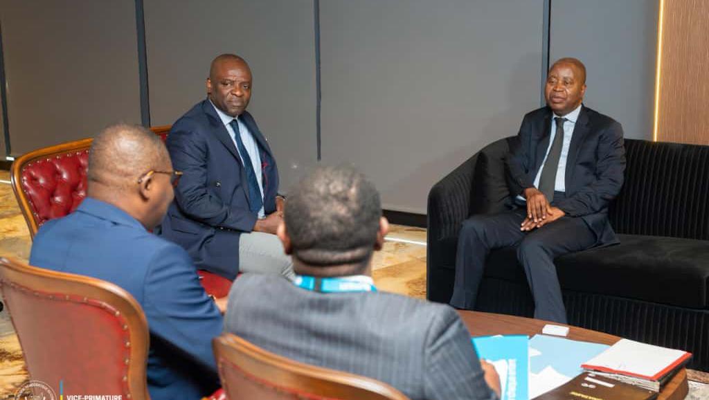 Adolphe Muzito, ministre du Budget et la délégation de l'Unicef 