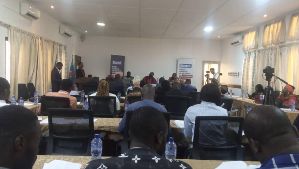Lors d'un forum public organisé à Kinshasa par l'institut Ebuteli avec les chefs coutumiers 