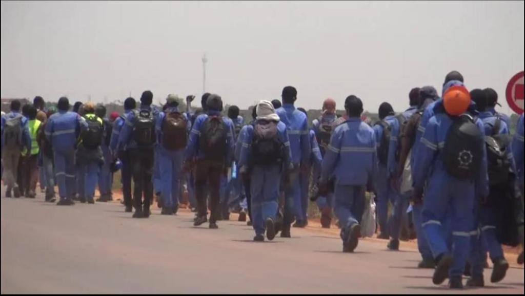 Travailleurs dans les mines