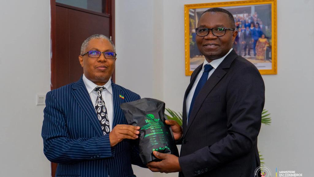 lors d’une réunion stratégique tenue à Kinshasa entre le Ministre du Commerce Extérieur, Julien Paluku Kahongya, et l’Ambassadeur d’Éthiopie en RDC