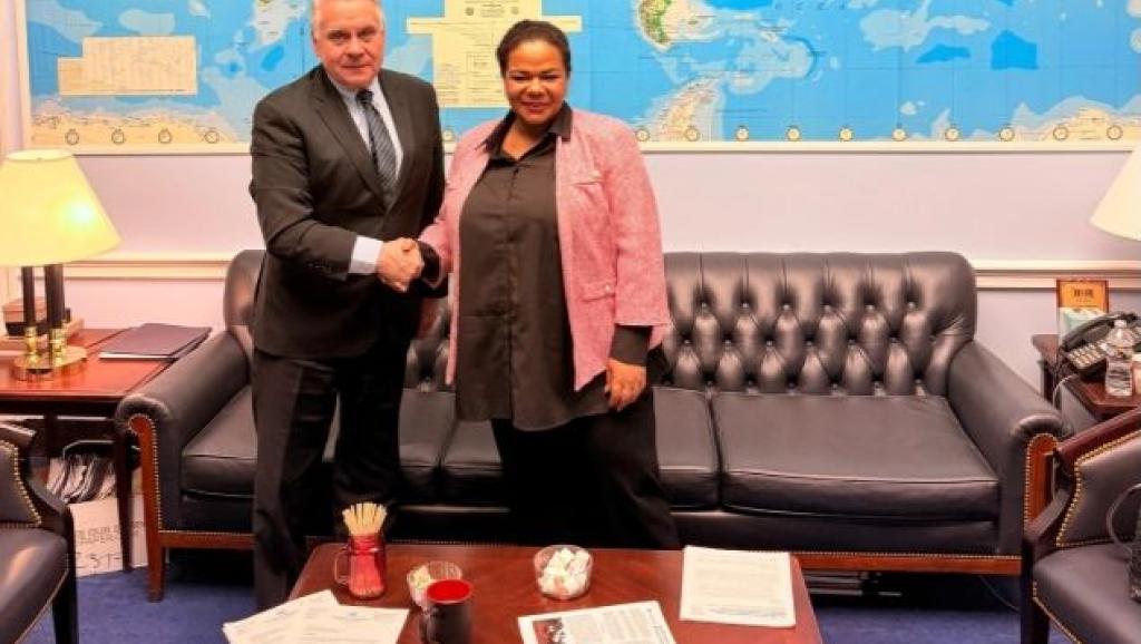 Lors de la rencontre à Washington entre le Secrétaire d’Etat adjoint américain Christopher Landau et la ministre des Affaires étrangères de la RDC, Thérèse Kayikwamba