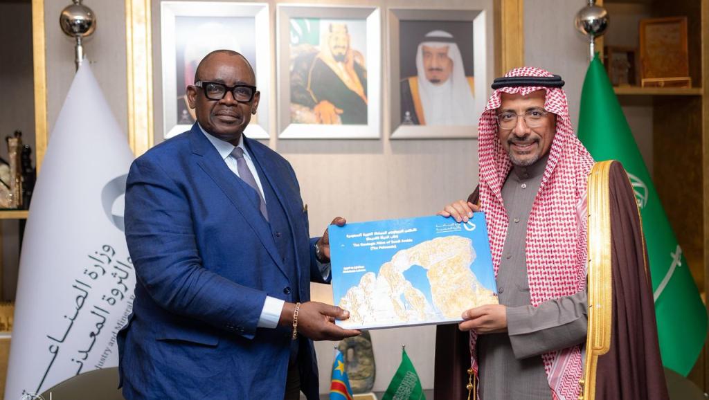 Louis Watum Kabamba, ministre national de Mines, et son homologue du Royaume d’Arabie Saoudite, Bandar bin Ibrahim Al-Khorayef, ministre de l’Industrie et des Ressources minérales.