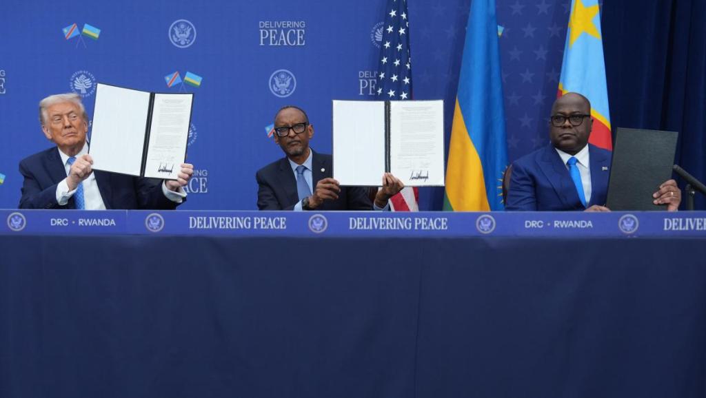 Lors de la signature de l'accord de paix à Washington le 4 décembre 2025