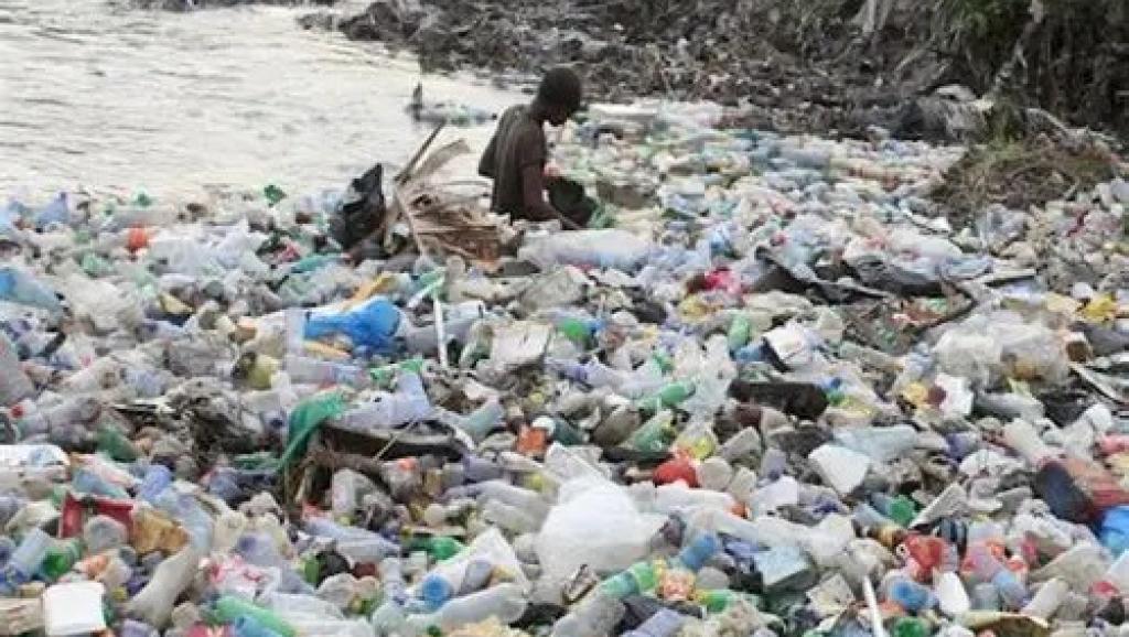 Pollution plastique à Kinshasa 