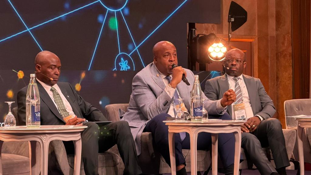 Molendo Sakombi à Paris