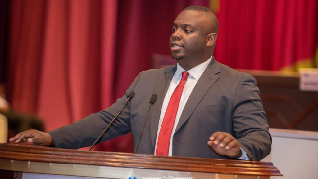 Le député John Efambe