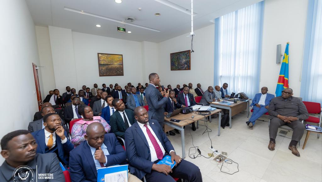 Les Enarques défendent leurs recommandations devant le ministre des Mines, Louis Watum Kabamba.