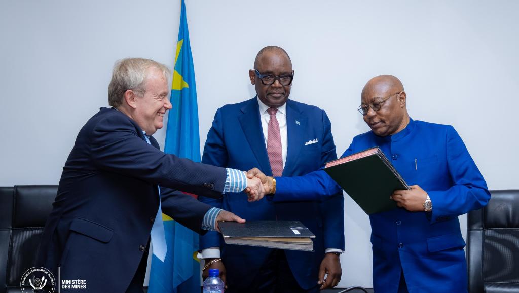Le ministre des Mines présidant la cérémonie de signature de l'Accord- cadre entre le Fomin et Adex Platform AG