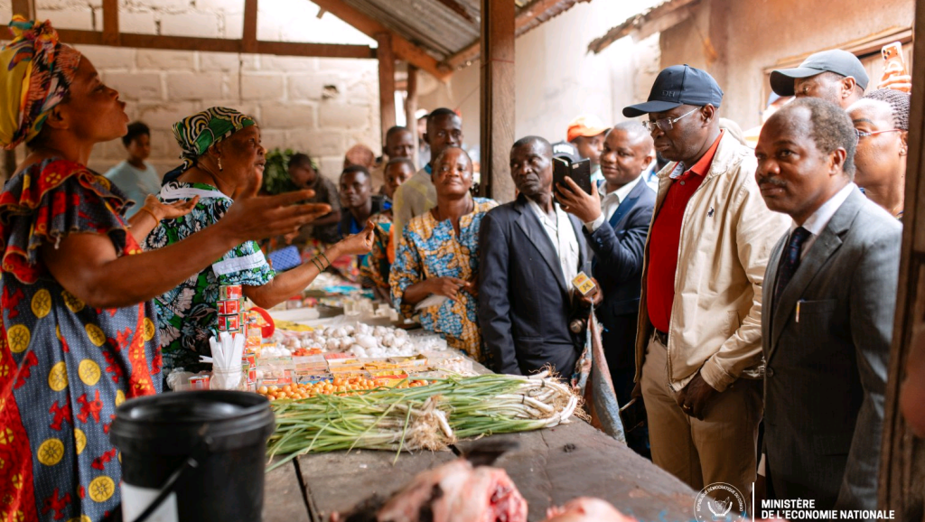 Le VPM Mukoko Samba clôture sa mission économique dans la province de la Tshuapa par le territoire de Bokungu.