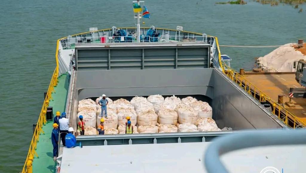 Première exportation régionale de concentrés de lithium depuis le port de Kalemie.