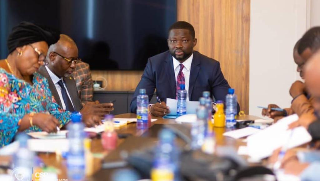 Le Comité de suivi de la paie en réunion à Kinshasa.