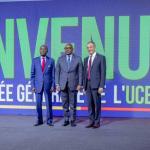 Le Premier Ministre Sama Lukonde avec à ses côtés le président du CES-RDC, Jean-Pierre Kiwakana, et le président de l'UCESA, Amehd REDA 