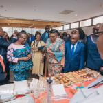 La Première Ministre Judith Suminwa visitant quelques inventions congolaises 