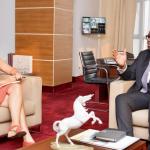 Le ministre de Mines, Louis Watum et l'ambassadrice belge en RDC, Roxane de Bilderling, photo prise lors leur échange