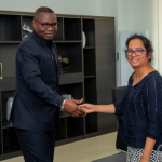 Le ministre Julien Paluku et Poorva Karkare du Centre Européen de Gestion des Politiques lors de leur tête-à-tête à Kinshasa
