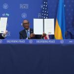 Lors de la signature de l'accord de paix à Washington le 4 décembre 2025