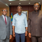 La délégation de la Banque mondiale et le ministre des Infrastructures et Travaux publics 