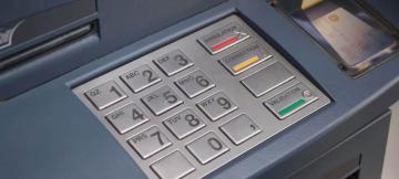Un distributeur automatique des billets. Photo d'illustration