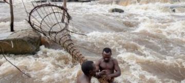 Un pêcheur sur le fleuve Congo à Kisangani. Photo d'illustration