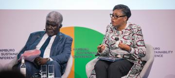 La Première ministre Judith Suminwa échangeant avec son homologue de la Côte d'Ivoire 