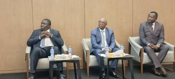 De g. à dr., le DG de VIDERAY Congo, Patrick Mfueni, le SG à l'Industrie, Parfait Ntabala, et le DG de l'OCC, Etienne Tshimanga