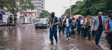 Judith Suminwa en visite des travaux de construction des routes à Kinshasa 