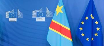Drapeaux de la RDC et de l'UE