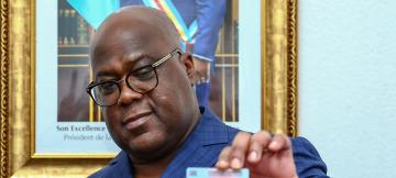 Félix Tshisekedi tenant le permis de conduire 