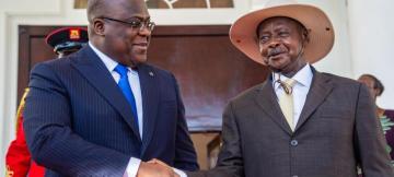 Félix Tshisekedi et Youweri Museveni, respectivement président de la RDC et de l'Ouganda
