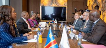 Doudou Fwamba, ministre de Finances, et l'ambassadeur francais en RDC, Rémi Maréchaux mercredi lors de leur rencontre à Kinshasa