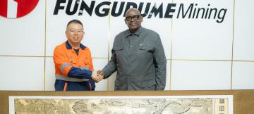 Ministre de Mines, Louis Watum, et le responsable de Tenke Fungurume Mining dans la province du Lualaba ce vendredi 19 sept 2025
